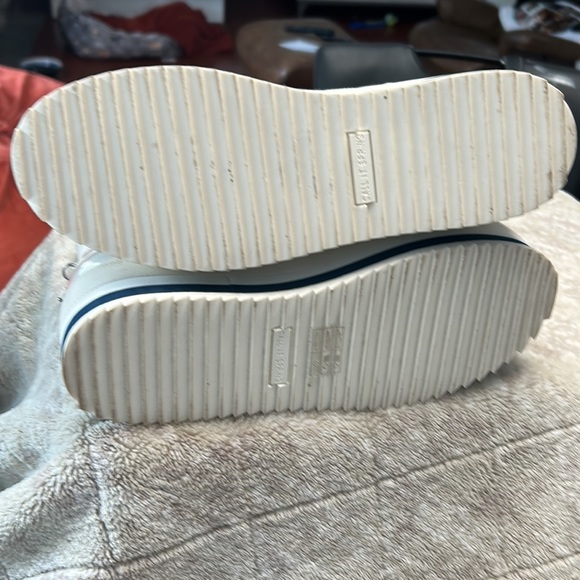 Disney & Call it Spring Donald Duck Vegan Platform Sneakers - Picture 10 of 15